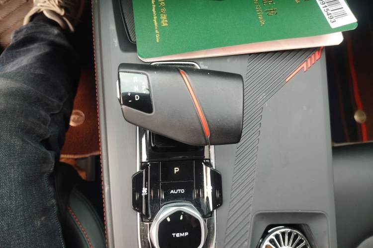 Used CHANGAN OSHAN Z6 2022 Blue Whale 1.5T DCT Smart Navigation Model Gear Lever