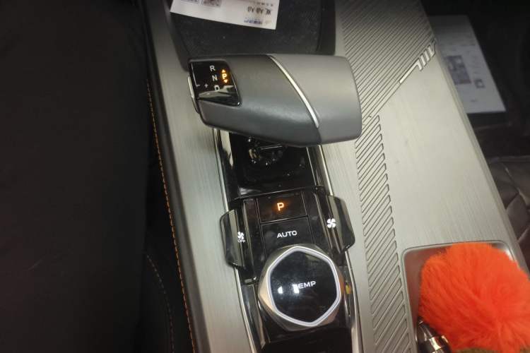 Used CHANGAN OSHAN Z6 2022 Blue Whale 1.5T DCT Luxury Model Gear Lever