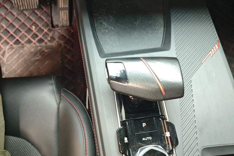 Used CHANGAN OSHAN Z6 2022 Blue Whale 1.5T DCT Luxury Model Gear Lever