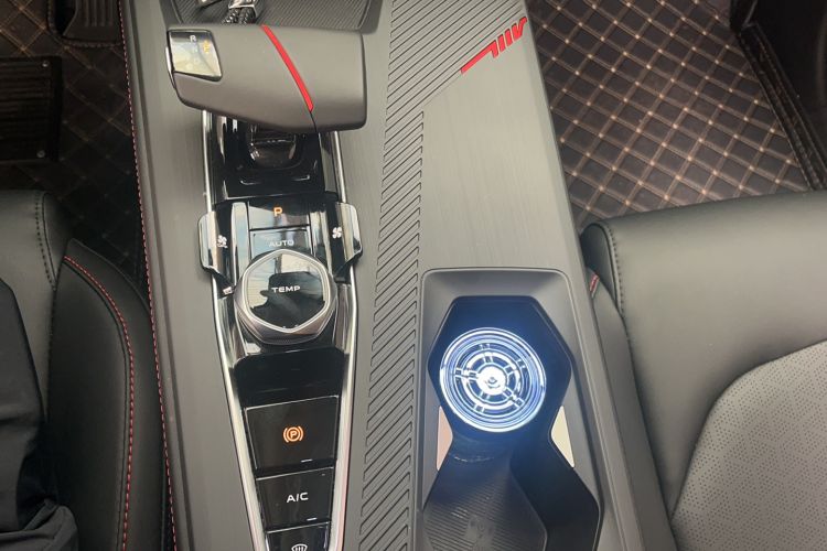 Used CHANGAN OSHAN Z6 2022 Blue Whale 1.5T DCT Smart Navigation Model Gear Lever