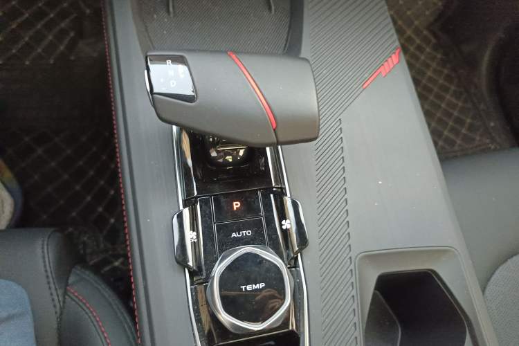 Used CHANGAN OSHAN Z6 2022 Blue Whale 1.5T DCT Smart Edition Gear Lever