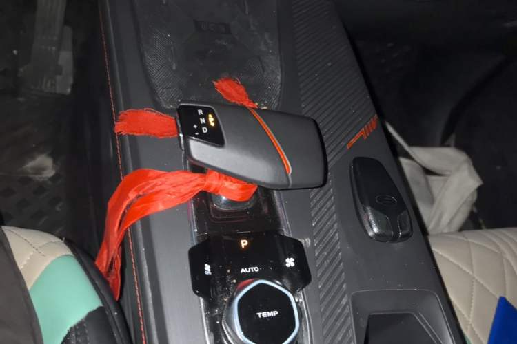 Used CHANGAN OSHAN Z6 2022 Blue Whale 1.5T DCT Smart Edition Gear Lever