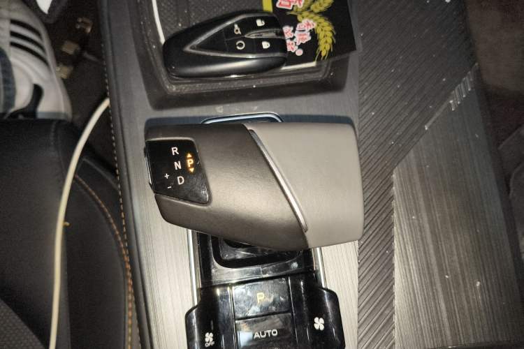 Used CHANGAN OSHAN Z6 2022 Blue Whale 1.5T DCT Luxury Model Gear Lever