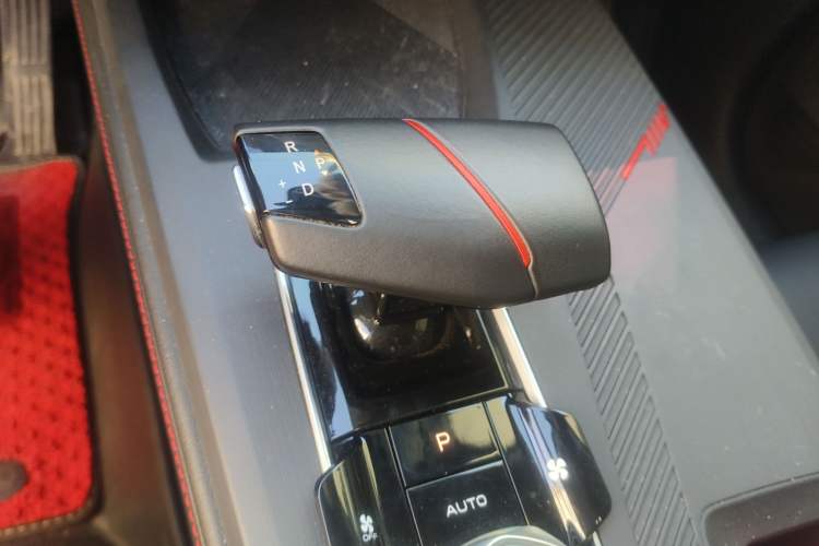 Used CHANGAN OSHAN Z6 2022 Blue Whale 1.5T DCT Luxury Model Gear Lever
