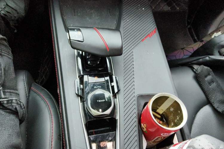 Used CHANGAN OSHAN Z6 2022 Blue Whale 1.5T DCT Smart Edition Gear Lever