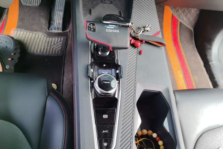 Used CHANGAN OSHAN Z6 2022 Blue Whale 1.5T DCT Smart Edition Urban Version Gear Lever