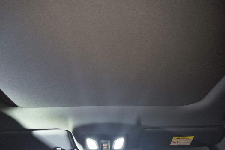 Used CHANGAN OSHAN Z6 2022 Blue Whale 1.5T DCT Luxury Model Headliner