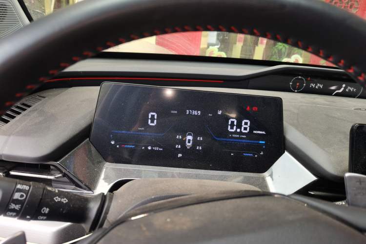 Used CHANGAN OSHAN Z6 2022 Blue Whale 1.5T DCT Luxury Model Instrument Cluster