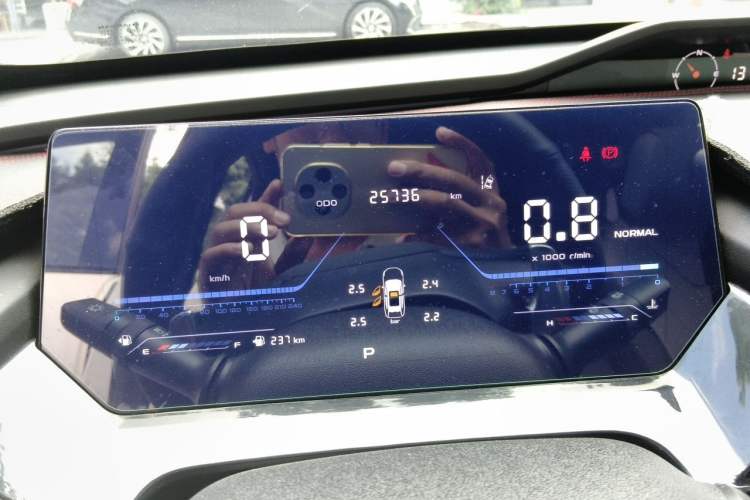 Used CHANGAN OSHAN Z6 2022 Blue Whale 1.5T DCT Luxury Model Instrument Cluster