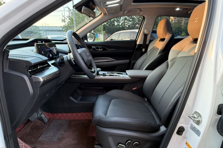 Used CHANGAN OSHAN Z6 2022 Blue Whale 1.5T DCT Smart Edition Urban Version Interior 1