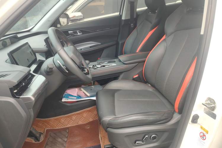 Used CHANGAN OSHAN Z6 2022 Blue Whale 1.5T DCT Smart Navigation Model Left Front Seat