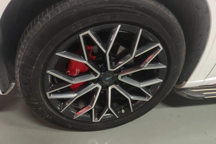 Used CHANGAN OSHAN Z6 2022 Blue Whale 1.5T DCT Smart Edition Left Front Wheel Hub