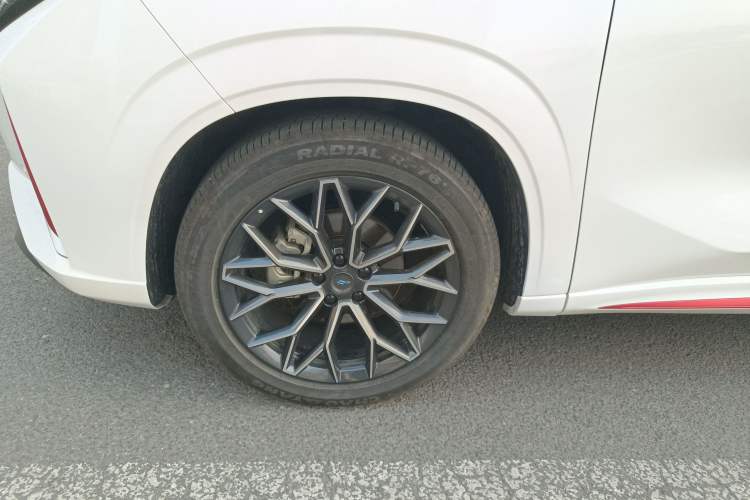 Used CHANGAN OSHAN Z6 2022 Blue Whale 1.5T DCT Smart Edition Left Front Wheel Hub