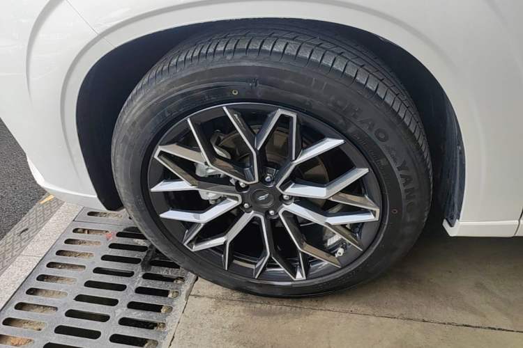 Used CHANGAN OSHAN Z6 2022 Blue Whale 1.5T DCT Smart Edition Left Front Wheel Hub