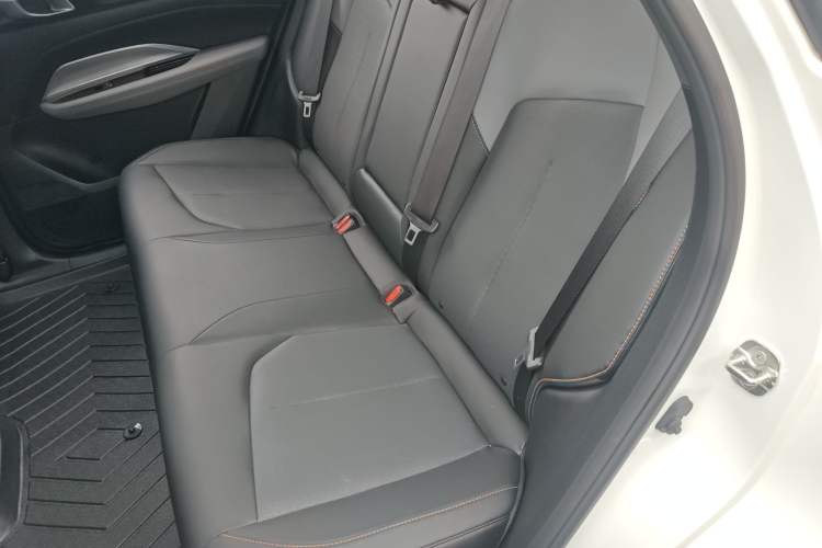 Used CHANGAN OSHAN Z6 2022 Blue Whale 1.5T DCT Smart Edition Urban Version Left Rear Seat