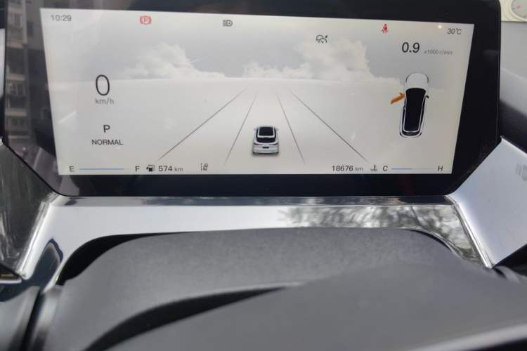 Used CHANGAN OSHAN Z6 2022 Blue Whale 1.5T DCT Smart Navigation Model Odometer Close Up