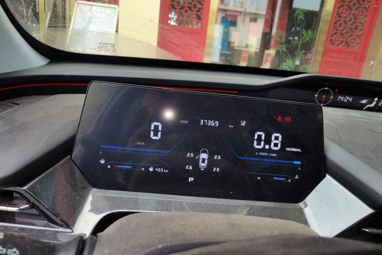 Used CHANGAN OSHAN Z6 2022 Blue Whale 1.5T DCT Luxury Model Odometer Close Up