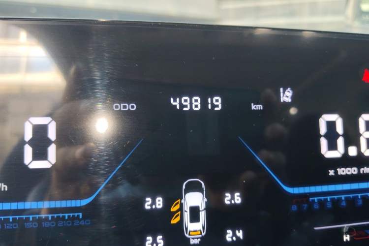 Used CHANGAN OSHAN Z6 2022 Blue Whale 1.5T DCT Luxury Model Odometer Close Up