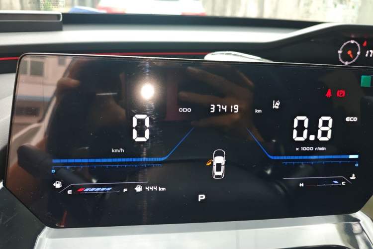 Used CHANGAN OSHAN Z6 2022 Blue Whale 1.5T DCT Luxury Model Odometer Close Up