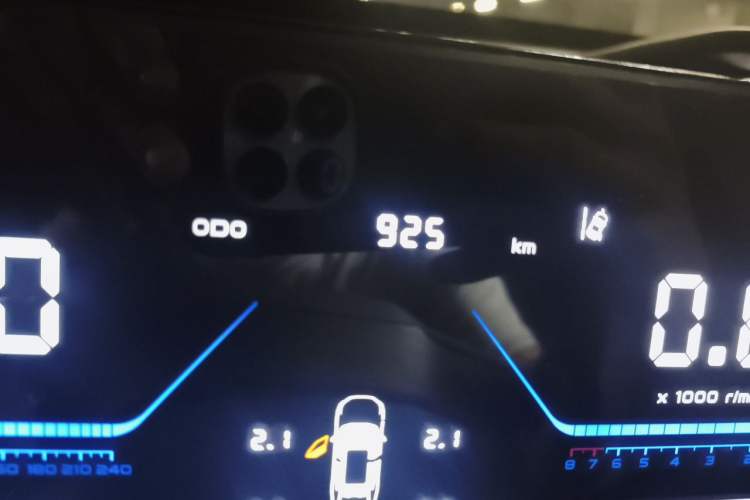 Used CHANGAN OSHAN Z6 2022 Blue Whale 1.5T DCT Luxury Model Odometer Close Up