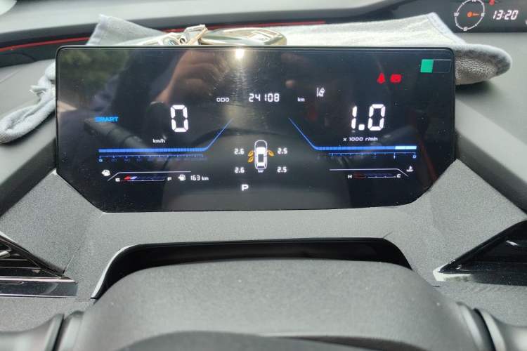 Used CHANGAN OSHAN Z6 2022 Blue Whale 1.5T DCT Luxury Model Odometer Close Up