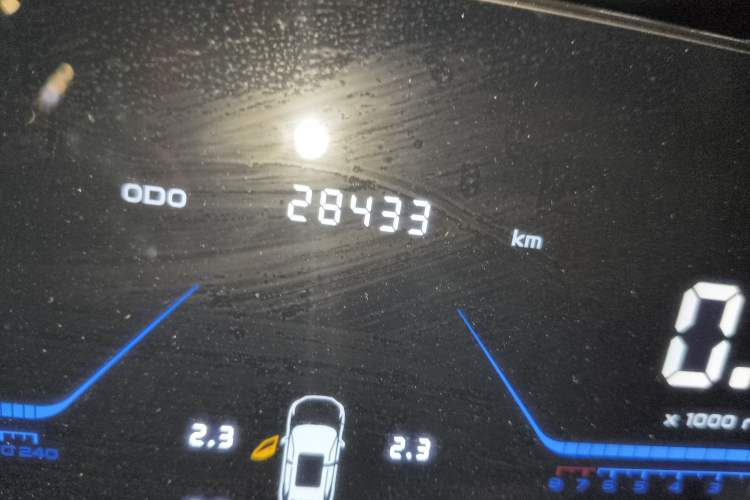 Used CHANGAN OSHAN Z6 2022 Blue Whale 1.5T DCT Luxury Model Odometer Close Up
