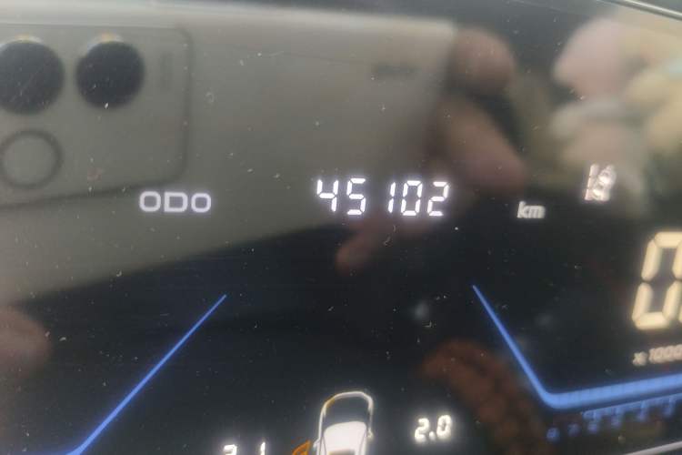 Used CHANGAN OSHAN Z6 2022 Blue Whale 1.5T DCT Luxury Model Odometer Close Up