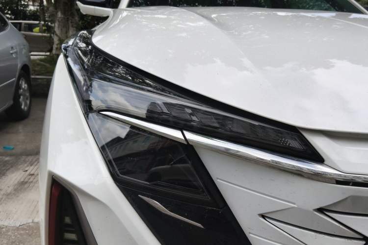 Used CHANGAN OSHAN Z6 2022 Blue Whale 1.5T DCT Luxury Model Right Front Headlight