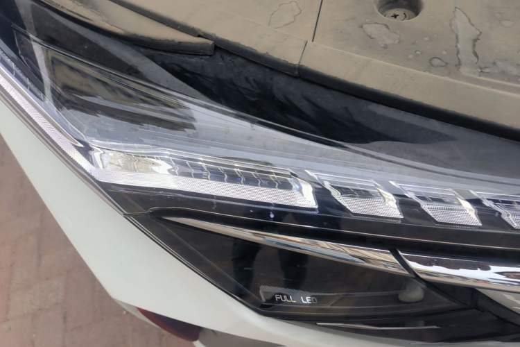 Used CHANGAN OSHAN Z6 2022 Blue Whale 1.5T DCT Smart Edition Right Front Headlight