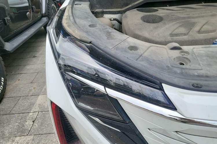 Used CHANGAN OSHAN Z6 2022 Blue Whale 1.5T DCT Smart Edition Right Front Headlight