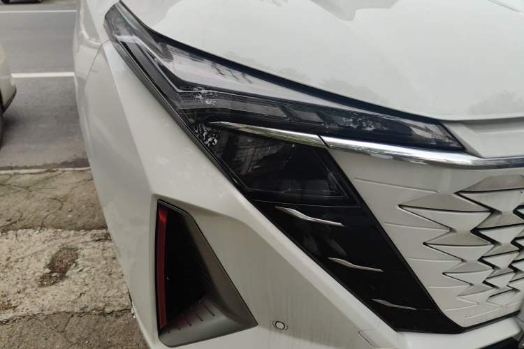 Used CHANGAN OSHAN Z6 2022 Blue Whale 1.5T DCT Luxury Model Right Front Headlight