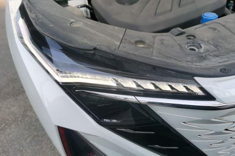 Used CHANGAN OSHAN Z6 2022 Blue Whale 1.5T DCT Smart Edition Urban Version Right Front Headlight