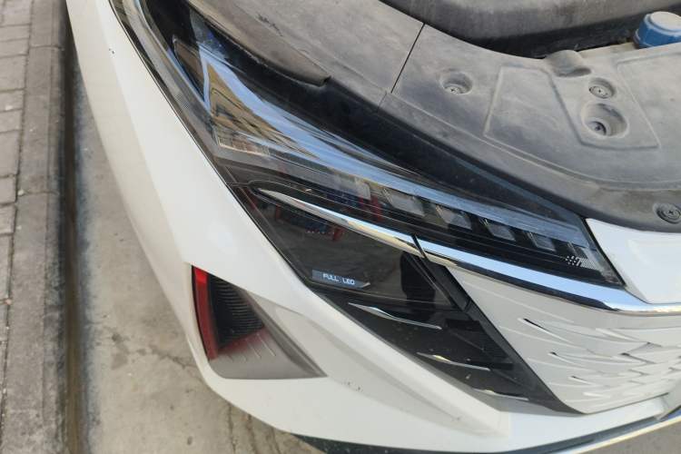Used CHANGAN OSHAN Z6 2022 Blue Whale 1.5T DCT Luxury Model Right Front Headlight