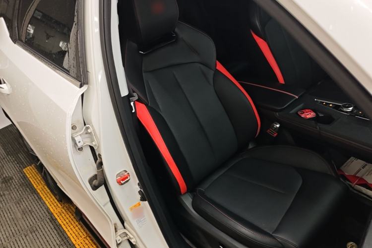 Used CHANGAN OSHAN Z6 2022 Blue Whale 1.5T DCT Smart Edition Urban Version Right Front Seat