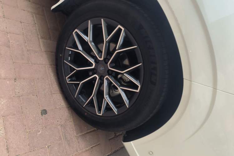 Used CHANGAN OSHAN Z6 2022 Blue Whale 1.5T DCT Smart Edition Right Front Wheel Hub
