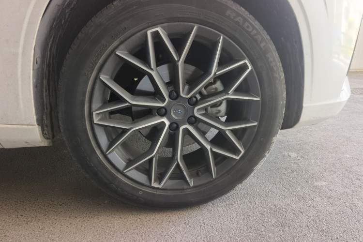 Used CHANGAN OSHAN Z6 2022 Blue Whale 1.5T DCT Luxury Model Right Front Wheel Hub