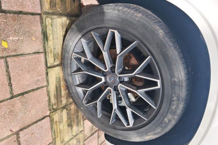 Used CHANGAN OSHAN Z6 2022 Blue Whale 1.5T DCT Smart Edition Urban Version Right Front Wheel Hub