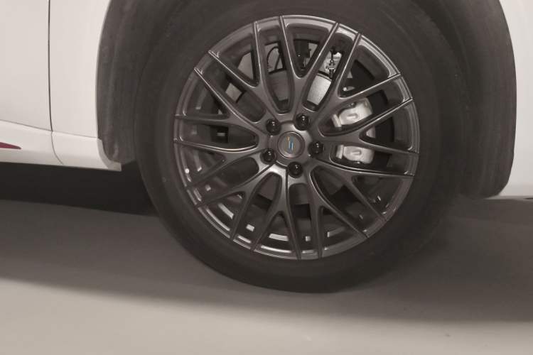 Used CHANGAN OSHAN Z6 2022 Blue Whale 1.5T DCT Luxury Model Right Front Wheel Hub