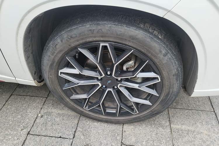 Used CHANGAN OSHAN Z6 2022 Blue Whale 1.5T DCT Smart Edition Right Front Wheel Hub