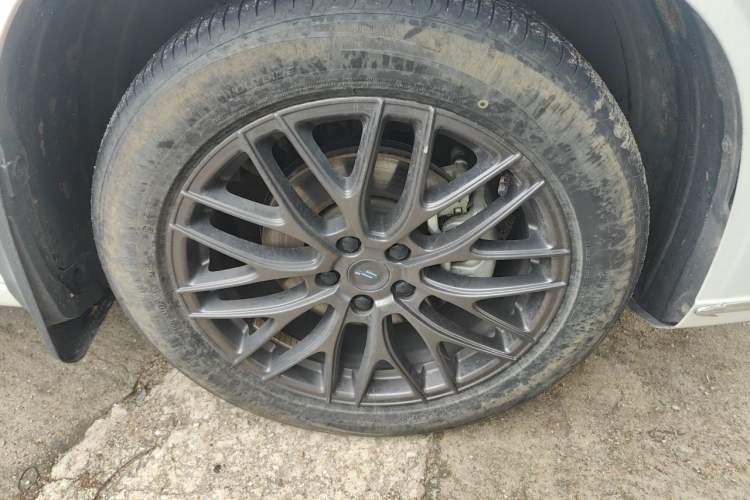 Used CHANGAN OSHAN Z6 2022 Blue Whale 1.5T DCT Luxury Model Right Front Wheel Hub