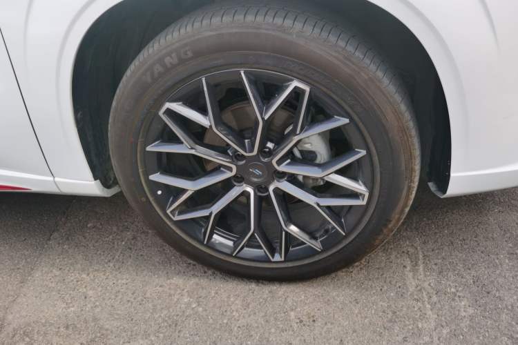 Used CHANGAN OSHAN Z6 2022 Blue Whale 1.5T DCT Smart Edition Urban Version Right Front Wheel Hub