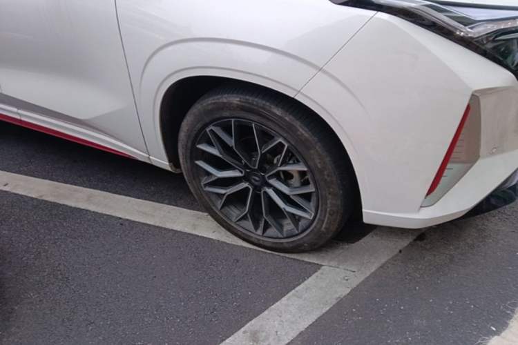 Used CHANGAN OSHAN Z6 2022 Blue Whale 1.5T DCT Smart Edition Right Front Wheel Hub