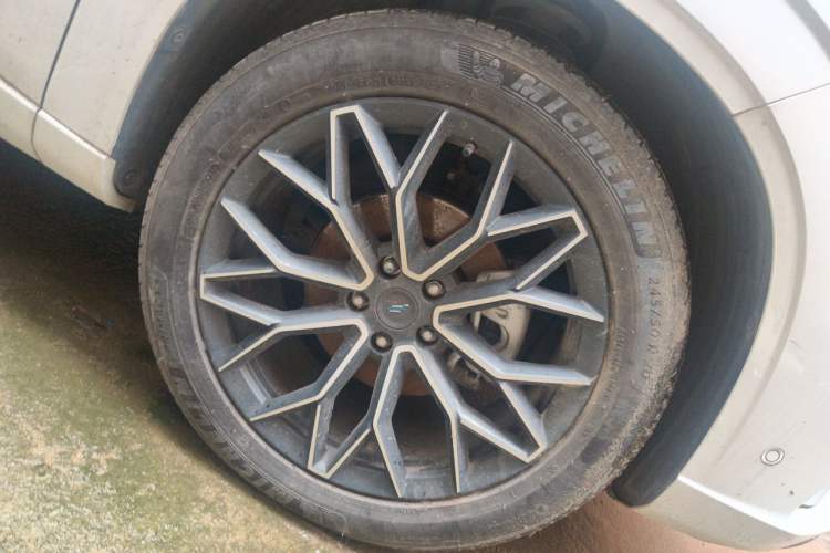 Used CHANGAN OSHAN Z6 2022 Blue Whale 1.5T DCT Smart Navigation Model Right Front Wheel Hub