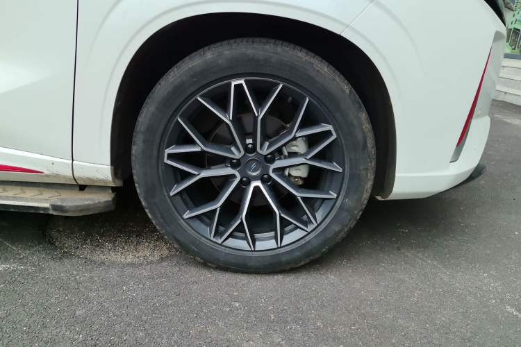 Used CHANGAN OSHAN Z6 2022 Blue Whale 1.5T DCT Smart Edition Urban Version Right Front Wheel Hub