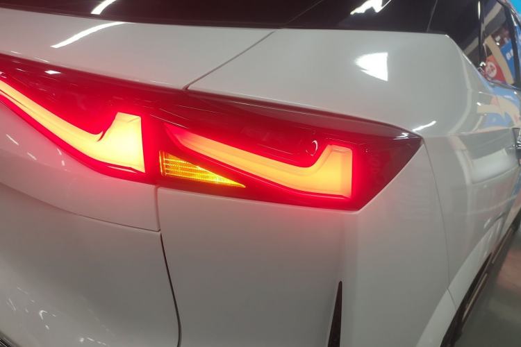 Used CHANGAN OSHAN Z6 2022 Blue Whale 1.5T DCT Smart Edition Right Rear Taillight