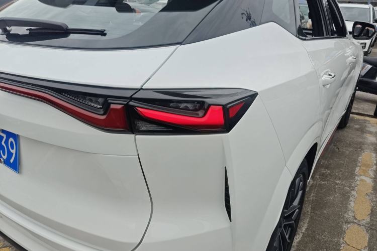 Used CHANGAN OSHAN Z6 2022 Blue Whale 1.5T DCT Smart Edition Urban Version Right Rear Taillight