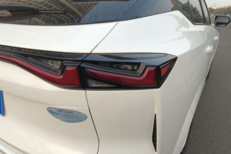 Used CHANGAN OSHAN Z6 2022 Blue Whale 1.5T DCT Smart Edition Right Rear Taillight
