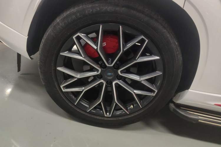 Used CHANGAN OSHAN Z6 2022 Blue Whale 1.5T DCT Smart Edition Right Rear Wheel Hub