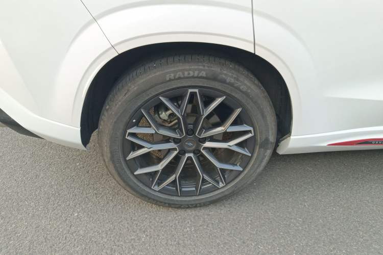 Used CHANGAN OSHAN Z6 2022 Blue Whale 1.5T DCT Smart Edition Right Rear Wheel Hub
