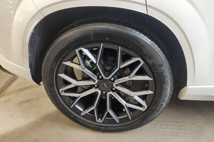 Used CHANGAN OSHAN Z6 2022 Blue Whale 1.5T DCT Smart Edition Right Rear Wheel Hub